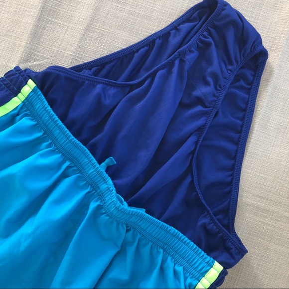 NIKE WOMENS DRY FIT SHORTS - Med - Picture 5 of 6